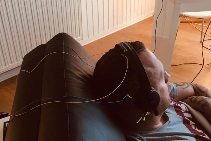 AYANT PERDU SOMMEIL GRACE AU NEUROFEEDBACK IL DORT BIEN ET A TROUVÉ SOURIR